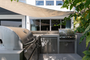 How To Combine A Pool And Outdoor Kitchen Into One Space